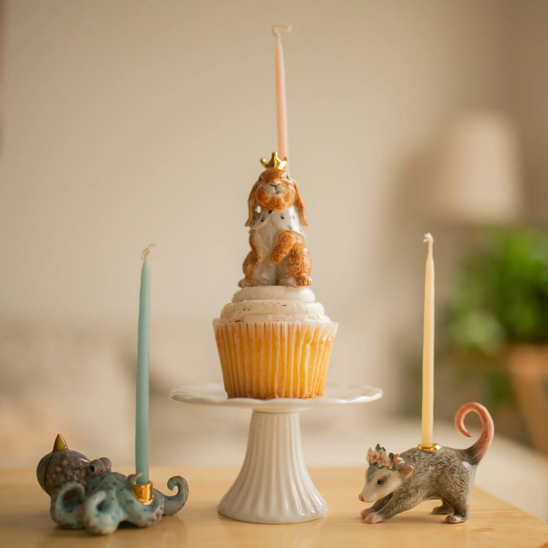 How to Choose Figurines for Cake Decoration