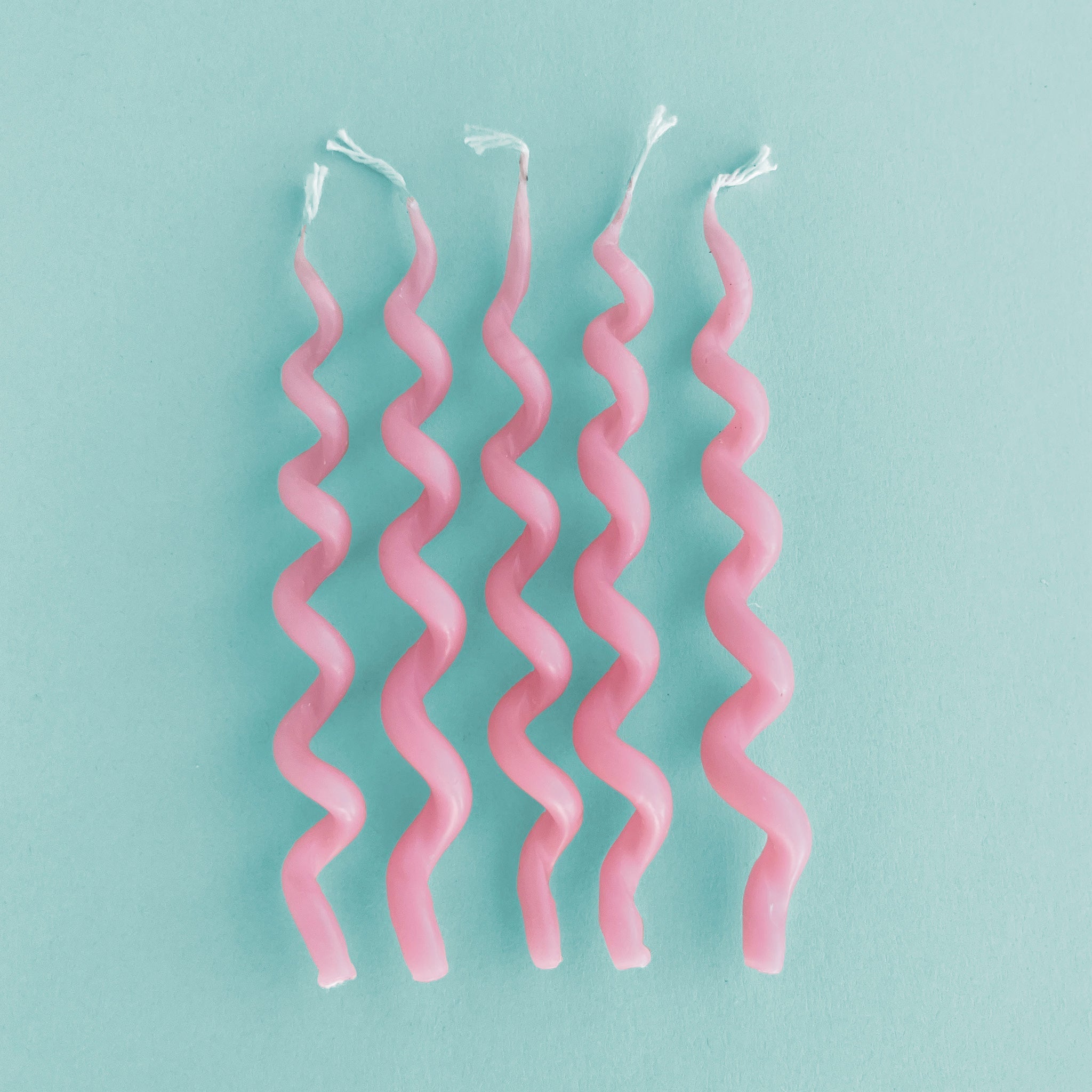 Pink Curly Cue Birthday Candles (x5) |⛺️ Camp Hollow