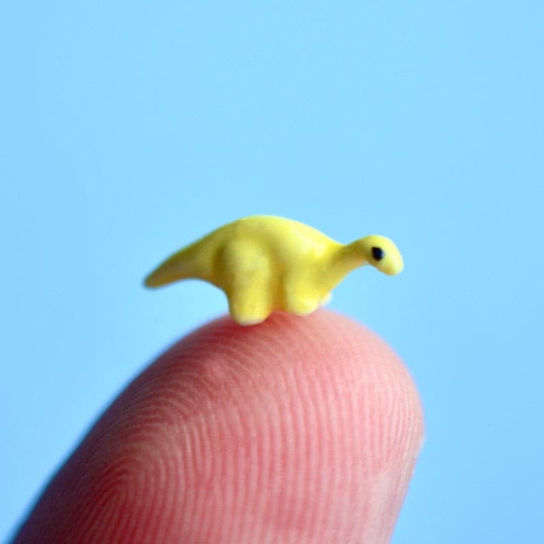 🎁 World's Tiniest Yellow Iguanodon Figurine (100% off)